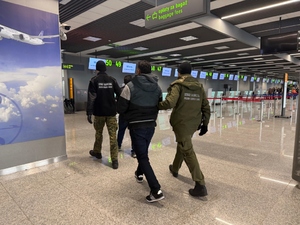  Cudzoziemcy zatrzymani na lotnisku