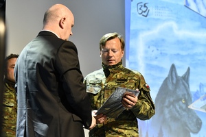  Wręczanie podziękowań
