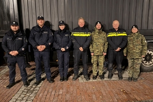  Zdjęcie grupowe funkcjonariuszy różnych służb.