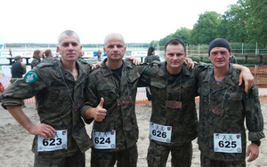 reprezentacja ŚlOSG w Biegu Przełajowym o Nóż Komandosa 