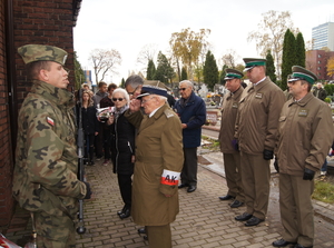 delegacje oddają hołd zmarłym