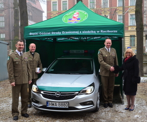 uroczyste przekazanie nowego radiowozu