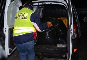 krajanka tytoniowa w samochodzie 