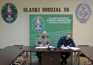 podpisanie porozumienia pomiędzy Komendantem ŚlOSG i Komendantem Wojewodzkim Policji z Opola 