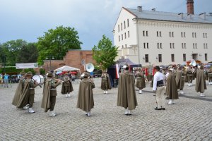 Uroczystości na dziedzińcu Zamku Piastowskiego w Raciborzu 