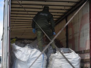naczepa w której ukryty był cudzoziemiec 