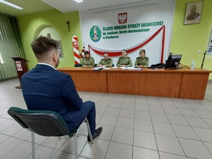 Rozmowa kwalifikacyjna z kandydatem do służby 