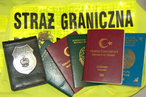 Zdjęcie poglądowe. Paszporty cudzoziemców 