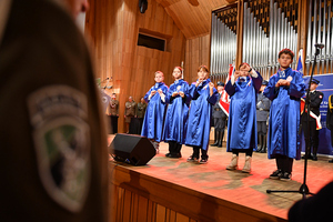 Hymn Państwowy wykonany w języku migowym przez wychowanków Specjalnego Ośrodka Szkolno-Wychowawczego dla Niesłyszących i Słabosłyszących w Raciborzu. Hymn Państwowy wykonany w języku migowym przez wychowanków Specjalnego Ośrodka Szkolno-Wychowawczego dla Niesłyszących i Słabosłyszących w Raciborzu.