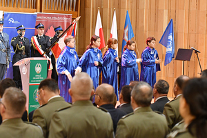 Hymn Państwowy wykonany w języku migowym przez wychowanków Specjalnego Ośrodka Szkolno-Wychowawczego dla Niesłyszących i Słabosłyszących w Raciborzu. Hymn Państwowy wykonany w języku migowym przez wychowanków Specjalnego Ośrodka Szkolno-Wychowawczego dla Niesłyszących i Słabosłyszących w Raciborzu.