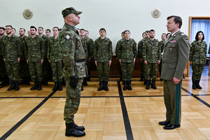 Zdjęcie przedstawia złożenie meldunku gen. bryg. SG Andrzejowi Jakubaszkowi Zdjęcie przedstawia złożenie meldunku gen. bryg. SG Andrzejowi Jakubaszkowi