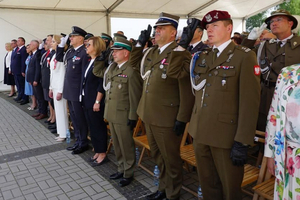 Przedstawiciele władz państwowych, samorządowych oraz służb mundurowych Przedstawiciele władz państwowych, samorządowych oraz służb mundurowych