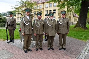 Zdjęcie pamiątkowe przy postumencie ks. gen. Adama Pilcha Zdjęcie pamiątkowe przy postumencie ks. gen. Adama Pilcha