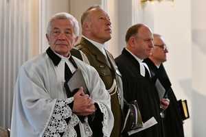 Prowadzący nabożeństwo w kościele Apostołów Piotra i Pawła Prowadzący nabożeństwo w kościele Apostołów Piotra i Pawła