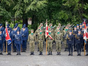  Poczty Sztandarowe Policji, Straży Granicznej, Straży Pożarnej.