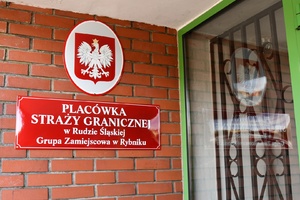  Tablica z napisem: Placówka Straży Granicznej w Rudzie Śląskiej Grupa Zamiejscowa w Rybniku