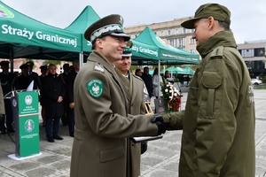  Kapelan Śląskiego Oddziału SG, kpt. SG Artur Suska odbiera Medal Zasłużony dla Śląskiego Oddziału Straży Granicznej