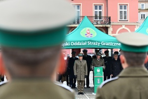  Gen. bryg. SG Andrzej Jakubaszek stoi przy mównicy i przemawia