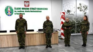  Uroczysta zbiórka w trakcie której wręczono akty mianowania nowym kapralom SG