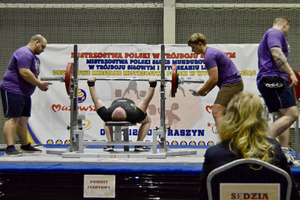 Uczestnicy Mistrzostw Polski Służb Mundurowych w Wyciskaniu Leżąc Klasycznym i w Trójboju Siłowym Klasycznym.