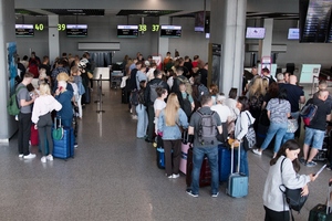  Podróżni na lotnisku w Katowicach-Pyrzowicach