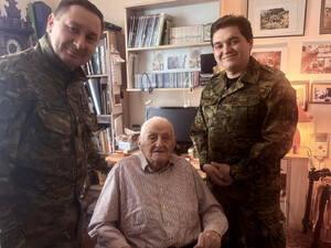  Komendant Placówki Straży Granicznej w Rudzie Śląskiej - ppłk SG Łukasz Dziadkowiec, mł. chor. SG Szymon Kulig z Placówki Straży Granicznej Warszawa-Okęcie oraz Pan Marian Kasztelaniec