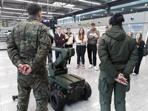 Studenci raciborskiej Akademii Nauk Stosowanych z wizytą na lotnisku w Katowicach-Pyrzowicach