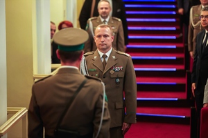 Obchody jubileuszu 35-lecia Śląskiego Oddziału Straży Granicznej. Wręczanie medali, odznaczeń państwowych i resortowych oraz aktów mianowani na kolejne stopnie służbowe w Straży Granicznej. Złożenie meldunku.