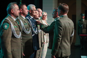 Obchody jubileuszu 35-lecia Śląskiego Oddziału Straży Granicznej. Wręczanie medali, odznaczeń państwowych i resortowych oraz aktów mianowani na kolejne stopnie służbowe w Straży Granicznej.