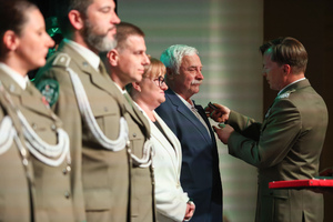 Obchody jubileuszu 35-lecia Śląskiego Oddziału Straży Granicznej. Wręczanie medali, odznaczeń państwowych i resortowych oraz aktów mianowani na kolejne stopnie służbowe w Straży Granicznej.