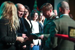 Obchody jubileuszu 35-lecia Śląskiego Oddziału Straży Granicznej. Wręczanie medali, odznaczeń państwowych i resortowych oraz aktów mianowani na kolejne stopnie służbowe w Straży Granicznej.