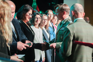 Obchody jubileuszu 35-lecia Śląskiego Oddziału Straży Granicznej. Wręczanie medali, odznaczeń państwowych i resortowych oraz aktów mianowani na kolejne stopnie służbowe w Straży Granicznej.