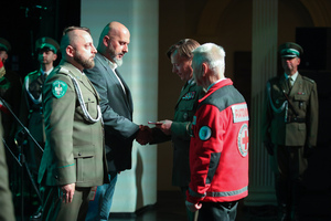 Obchody jubileuszu 35-lecia Śląskiego Oddziału Straży Granicznej. Wręczanie medali, odznaczeń państwowych i resortowych oraz aktów mianowani na kolejne stopnie służbowe w Straży Granicznej.
