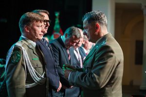 Obchody jubileuszu 35-lecia Śląskiego Oddziału Straży Granicznej. Wręczanie medali, odznaczeń państwowych i resortowych oraz aktów mianowani na kolejne stopnie służbowe w Straży Granicznej.