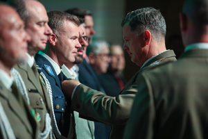 Obchody jubileuszu 35-lecia Śląskiego Oddziału Straży Granicznej. Wręczanie medali, odznaczeń państwowych i resortowych oraz aktów mianowani na kolejne stopnie służbowe w Straży Granicznej.