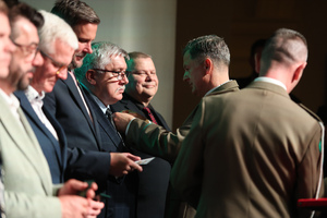 Obchody jubileuszu 35-lecia Śląskiego Oddziału Straży Granicznej. Wręczanie medali, odznaczeń państwowych i resortowych oraz aktów mianowani na kolejne stopnie służbowe w Straży Granicznej.