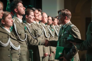 Obchody jubileuszu 35-lecia Śląskiego Oddziału Straży Granicznej. Wręczanie medali, odznaczeń państwowych i resortowych oraz aktów mianowani na kolejne stopnie służbowe w Straży Granicznej.