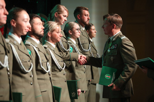 Obchody jubileuszu 35-lecia Śląskiego Oddziału Straży Granicznej. Wręczanie medali, odznaczeń państwowych i resortowych oraz aktów mianowani na kolejne stopnie służbowe w Straży Granicznej.