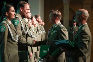 Obchody jubileuszu 35-lecia Śląskiego Oddziału Straży Granicznej. Wręczanie medali, odznaczeń państwowych i resortowych oraz aktów mianowani na kolejne stopnie służbowe w Straży Granicznej.