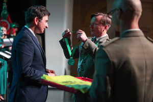 Obchody jubileuszu 35-lecia Śląskiego Oddziału Straży Granicznej. Wręczanie medali, odznaczeń państwowych i resortowych oraz aktów mianowani na kolejne stopnie służbowe w Straży Granicznej.