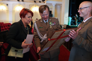 Obchody jubileuszu 35-lecia Śląskiego Oddziału Straży Granicznej. Wręczanie medali, odznaczeń państwowych i resortowych oraz aktów mianowani na kolejne stopnie służbowe w Straży Granicznej.