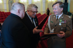 Obchody jubileuszu 35-lecia Śląskiego Oddziału Straży Granicznej. Wręczanie medali, odznaczeń państwowych i resortowych oraz aktów mianowani na kolejne stopnie służbowe w Straży Granicznej.
