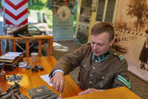 Obchody jubileuszu 35-lecia Śląskiego Oddziału Straży Granicznej. Wręczanie medali, odznaczeń państwowych i resortowych oraz aktów mianowani na kolejne stopnie służbowe w Straży Granicznej.