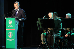 Obchody jubileuszu 35-lecia Śląskiego Oddziału Straży Granicznej. Wręczanie medali, odznaczeń państwowych i resortowych oraz aktów mianowani na kolejne stopnie służbowe w Straży Granicznej.