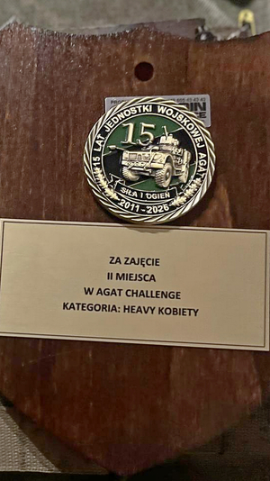  Tabliczka z napisem: "Za zajęcie II miejsca w Agat Challenge. Kategoria: Heavy Kobiety.