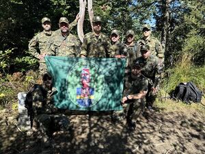 Funkcjonariusze wspinający się na szczyty: Muńcuł – 1165 m n.p.m. oraz Wielką Rycerzową – 1226 m n.p.m..