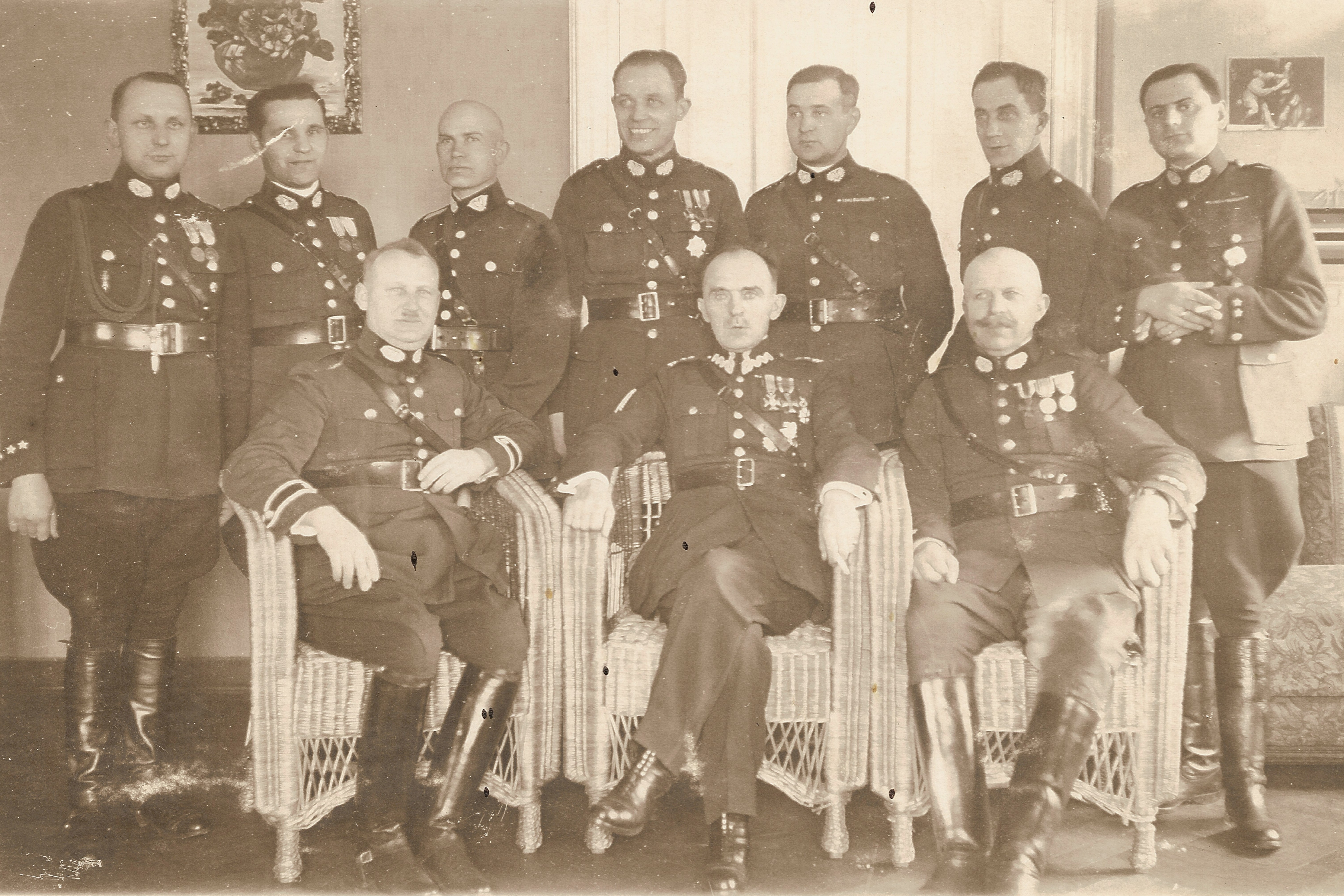 Aspirant J. Bocheński w sztabie Wlkp. IOSG, stoi pośrodku, 1929 r. Aspirant J. Bocheński w sztabie Wlkp. IOSG, stoi pośrodku, 1929 r.